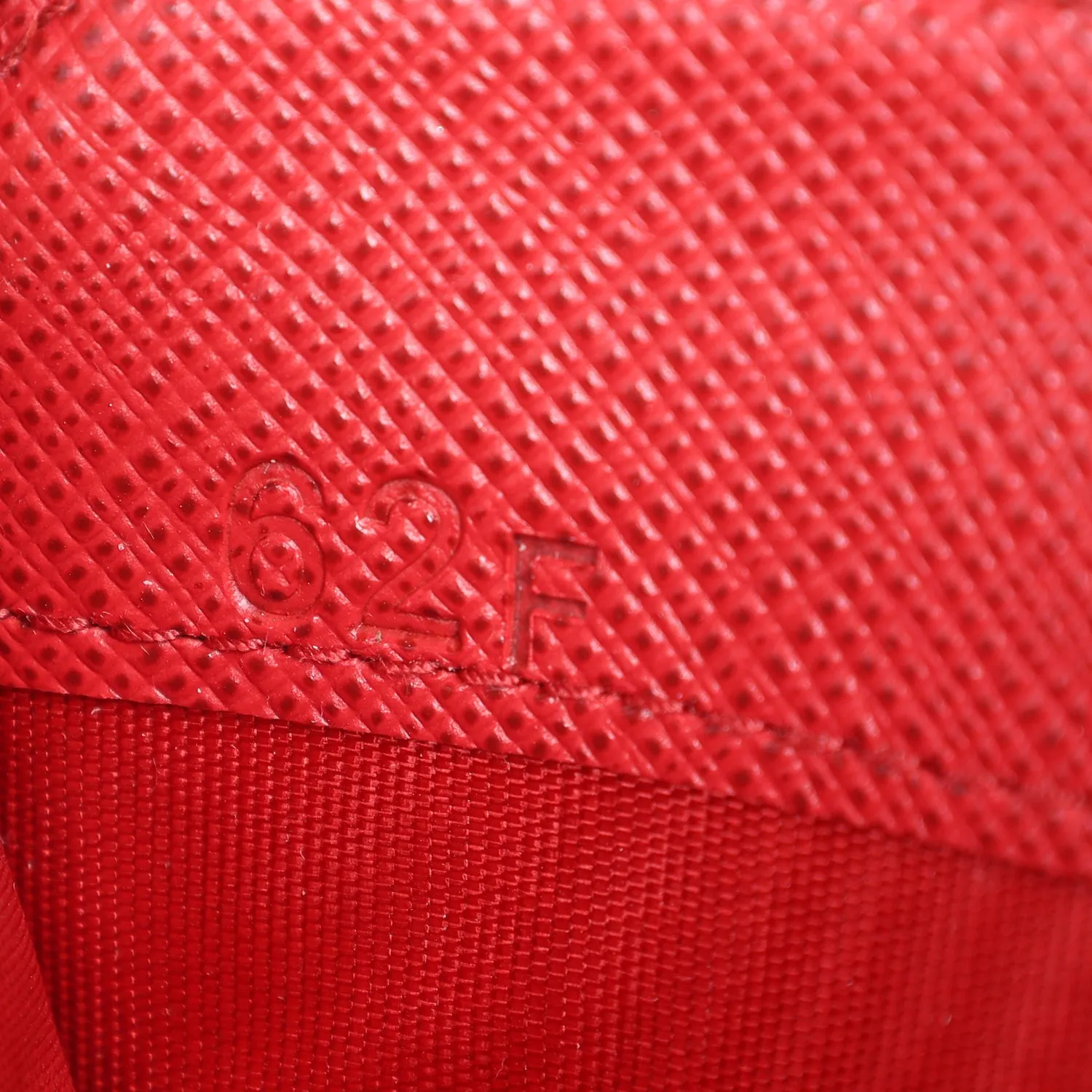 Cartera Zippy Saffiano Wallet (Authentic Pre-Owned)